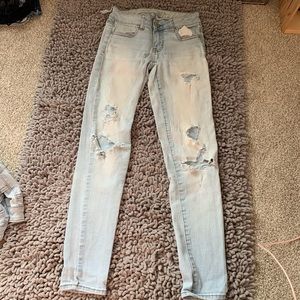 Light wash American Eagle ripped jeggings size 00